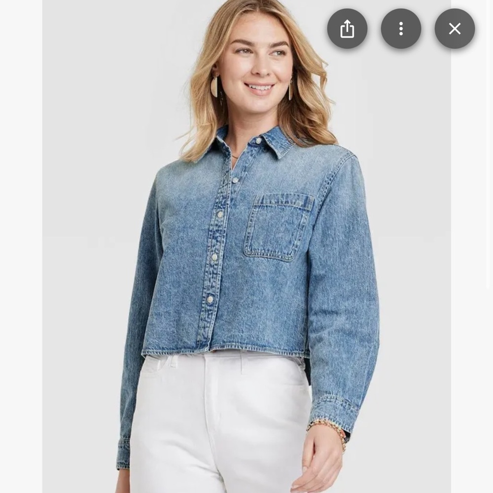 Universal Thread Women's
Cropped Long Sleeve Denim Shirt- Size 4x